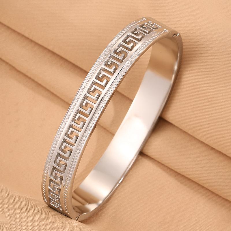 Popular , Chinese style Great Wall pattern hollow opening stainless steel , light luxury versatile girlfriend