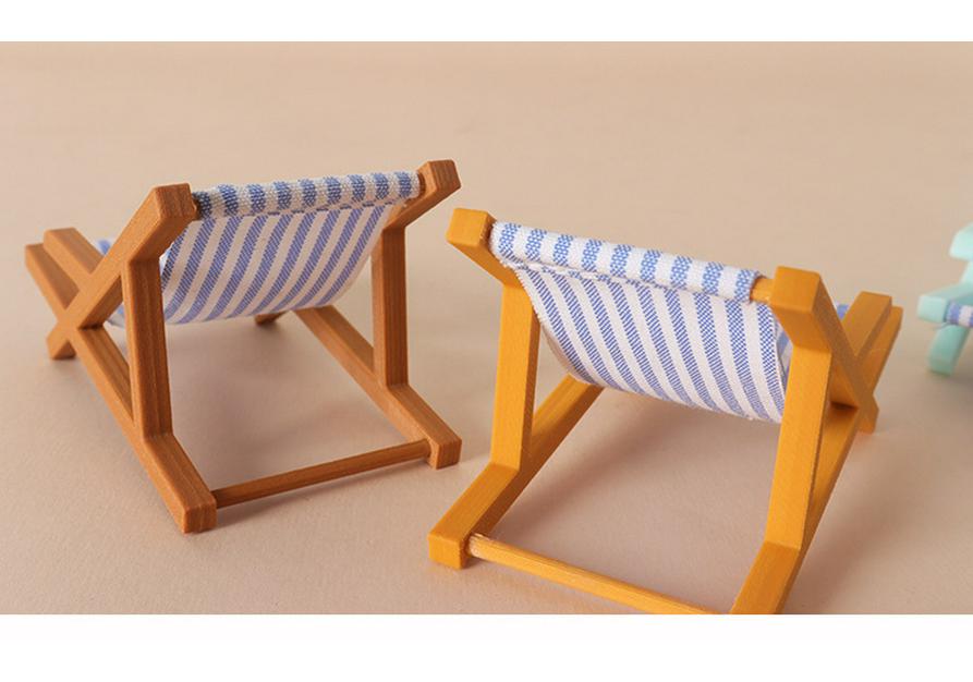 Miniature Beach Lounge Chair for Dollhouse Scenes