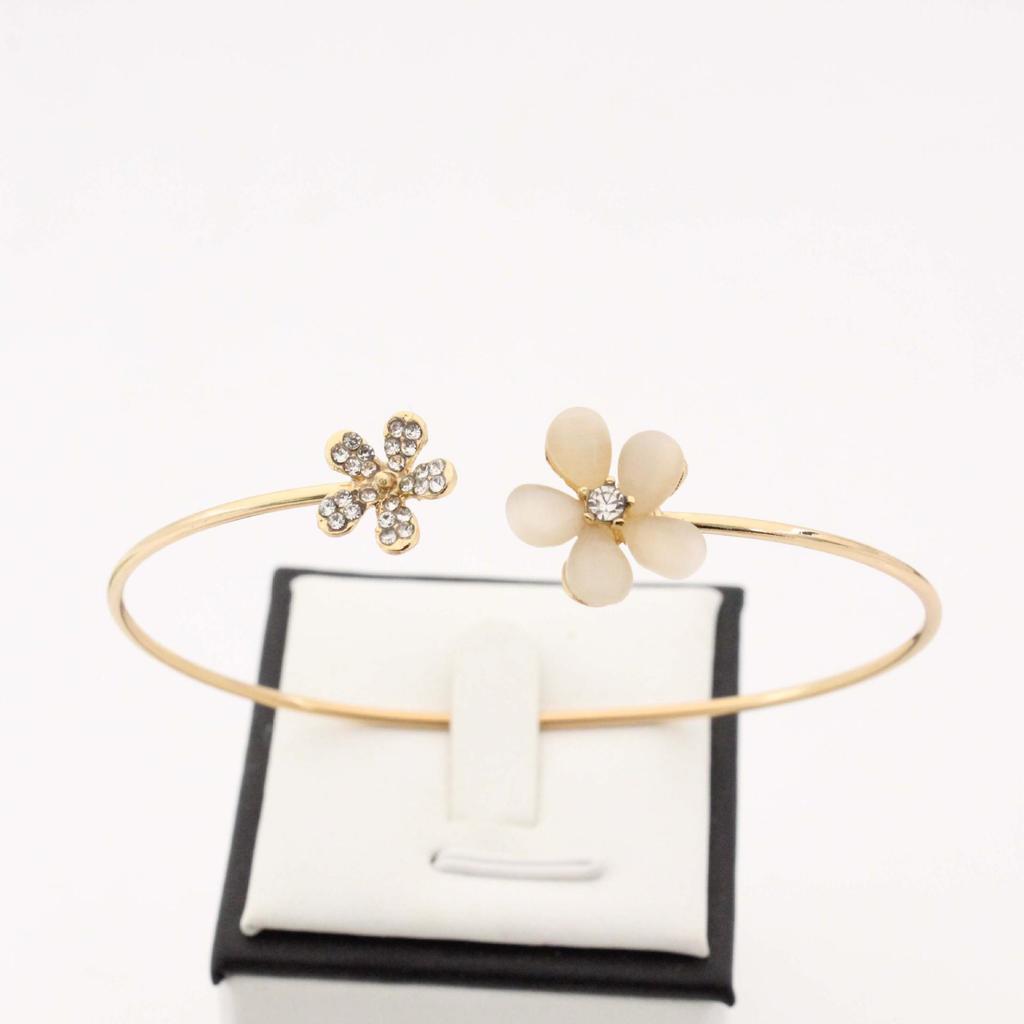 Korean Rhinestone Cat's Eye Flower Bracelet - Stylish Jewelry Accessory
