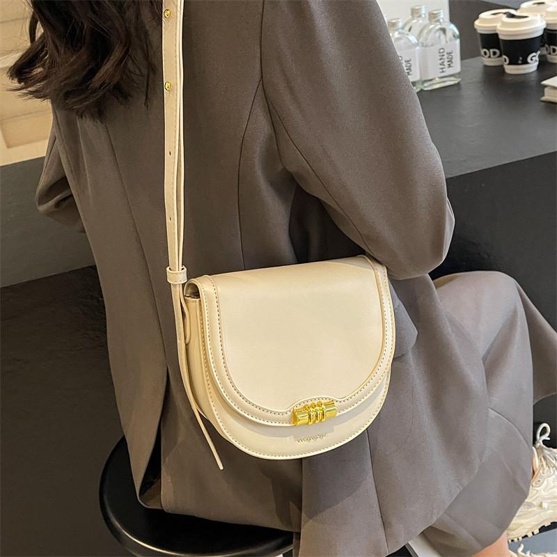 

Trendy Pu Material Medium Size Saddle Bag With City Minimalist Style бежевий