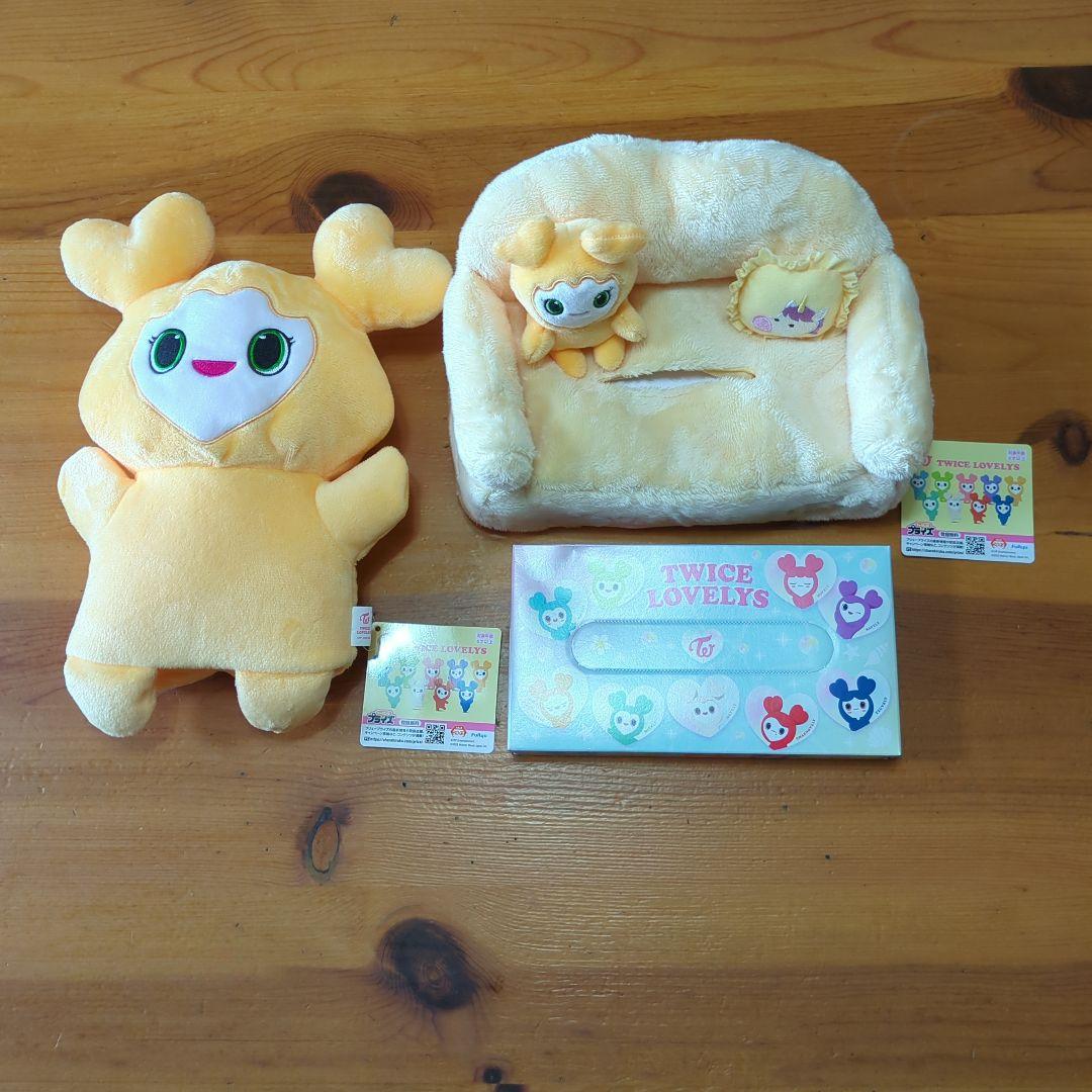 

[USED] Price Reduced TWICE LOVELYS Tissue Cover & Puppet Jihyo