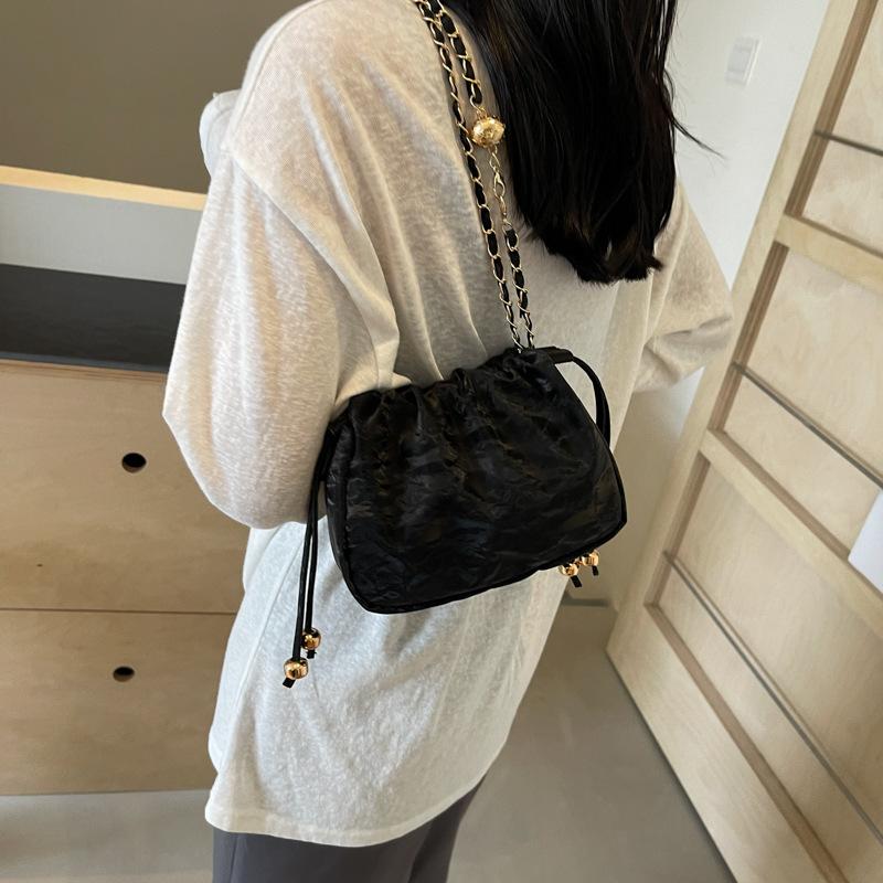 Korean High-end Bag Summer 2025 New Niche Design Chain Crossbody Pleated Bag Women's Versatile Bucket Bag