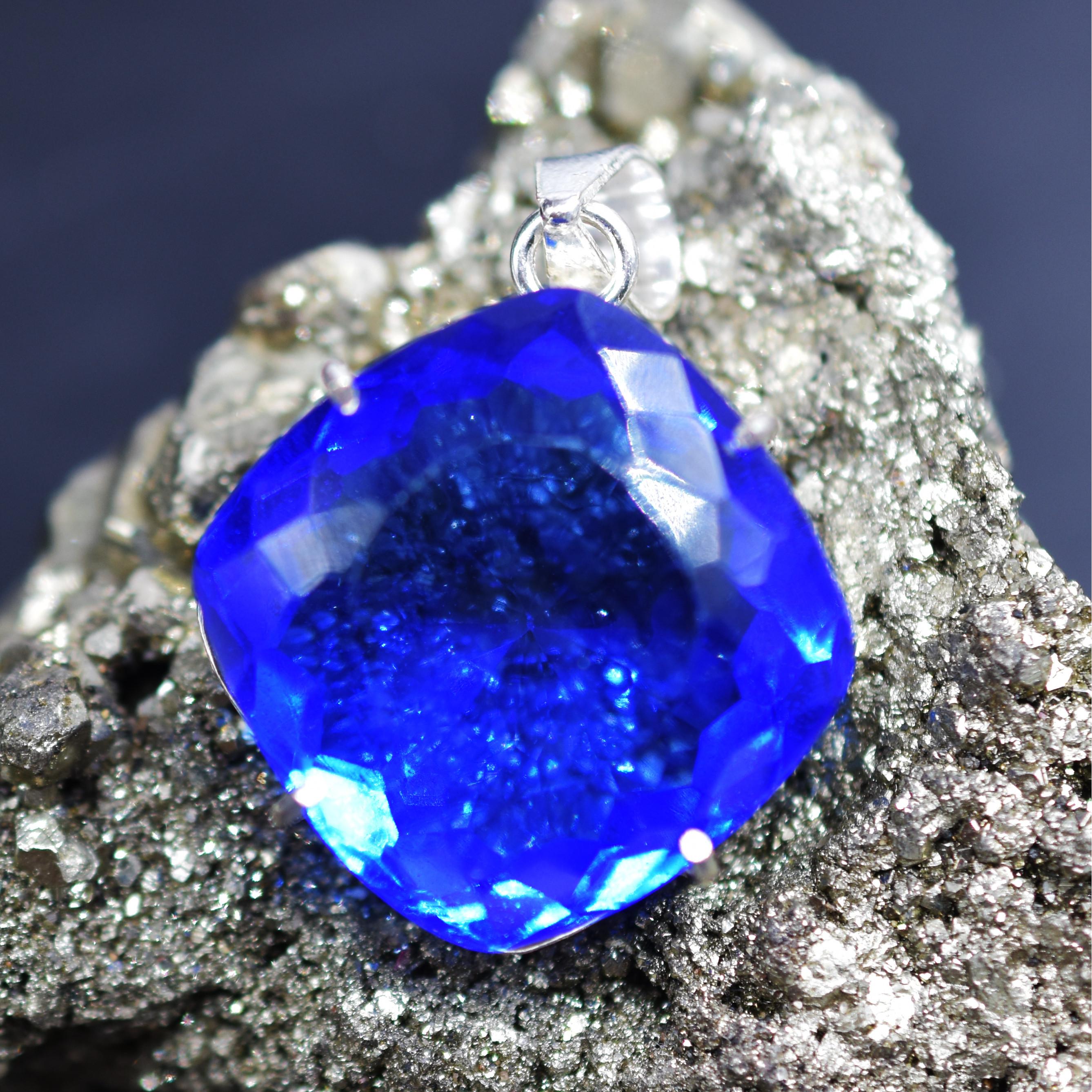 

103 Ct 925 Sterling Silver Pendant BLUE Topaz Natural Certified Gems For Gift my-370-k 44.7 MM Approx. синій