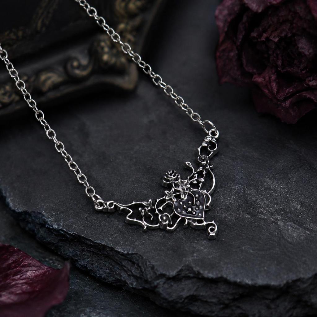Heart-Shaped Clavicle Chain Drip Oil Pendant - Retro Dark Style Women's Accessory
