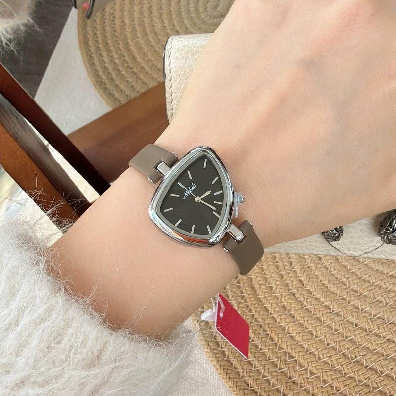 Copper Shell Niche Design Sense Irregular Triangular Women'S Watch Simple Fashion Quartz Watch