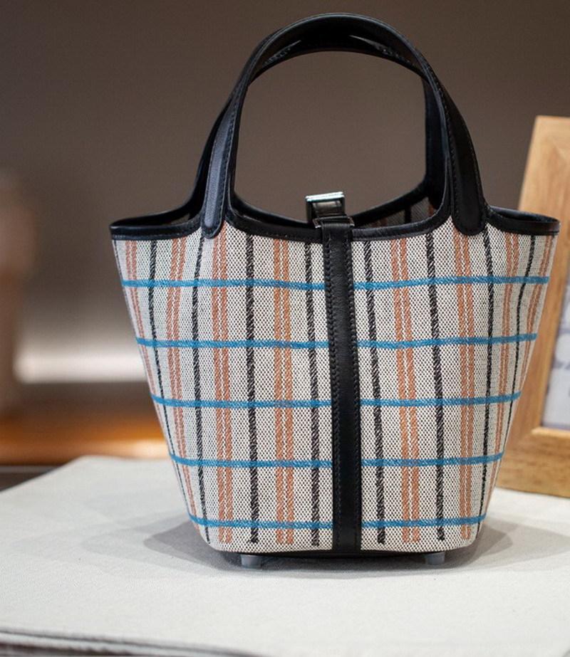 

2025 Новый холст с вышивкой из коровьей кожи в полоску и клетку, корзина для овощей without inner pocket or shoulder strap чёрный