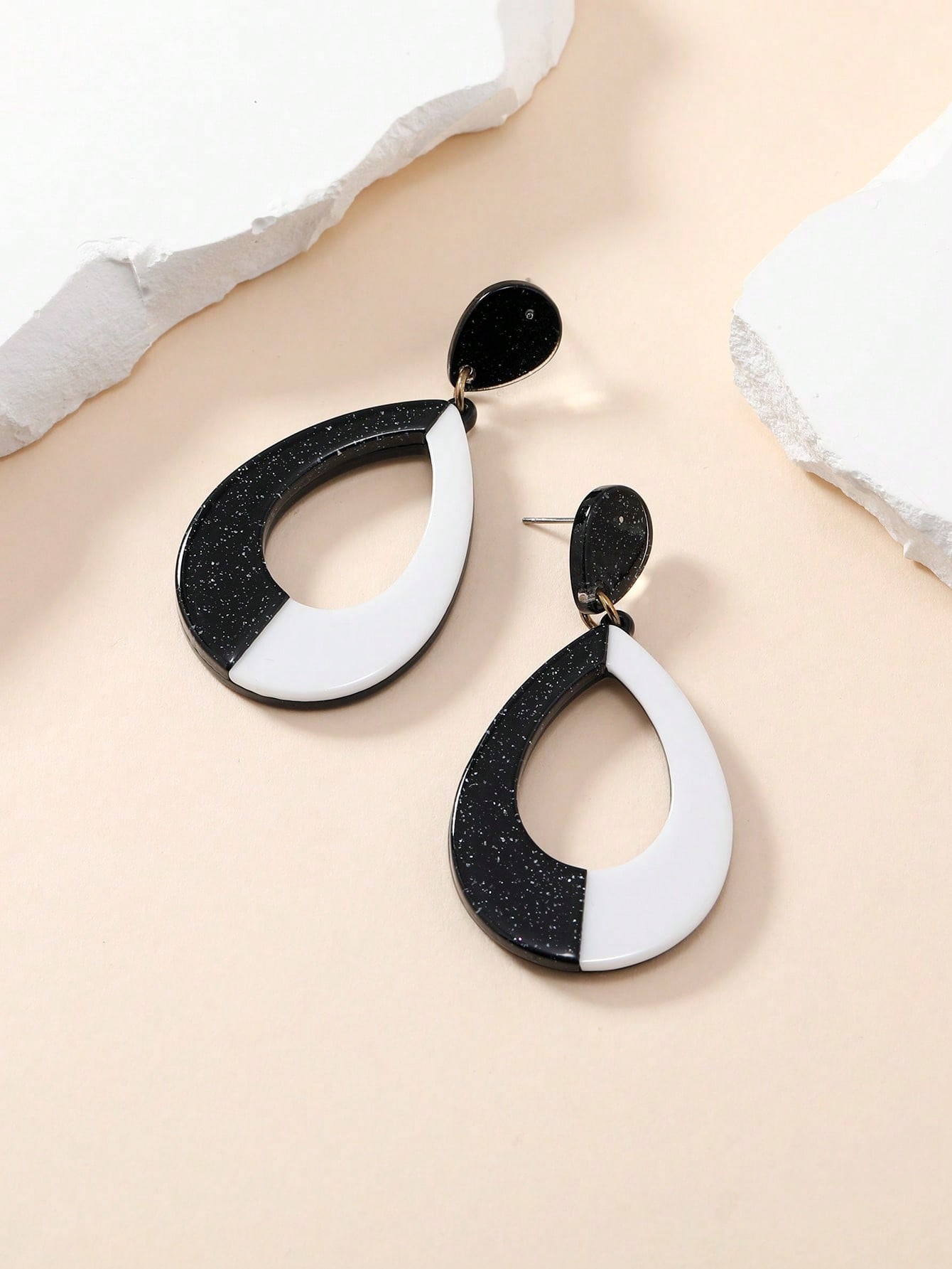 

1 пара модных акриловых каплевидных сережек с креативными цветными блоками, подходящих для повседневной жизни