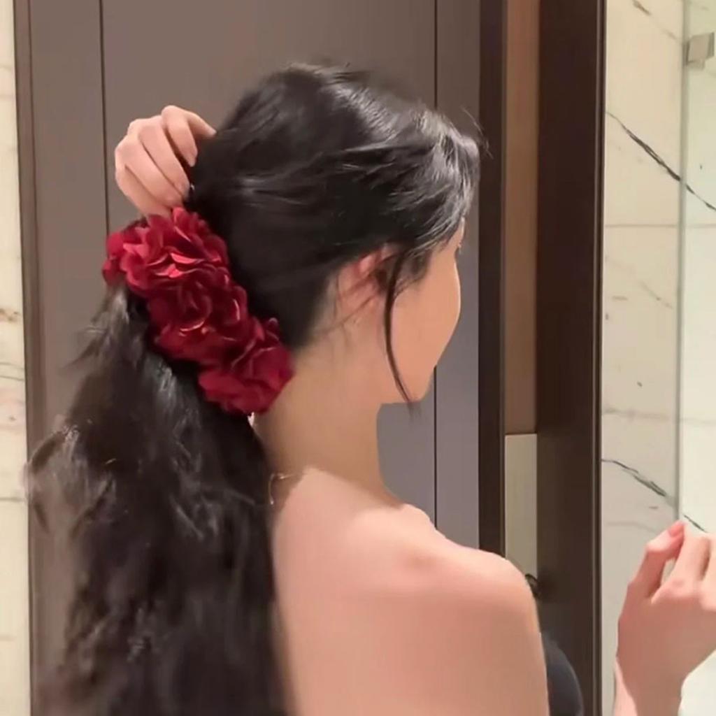 Sweet and Romantic Rose Hair Clip for Ladies Elegant Banan Clip Multiple Ways To Wear Daily Outfit Ponytail Convenient Hair Clip