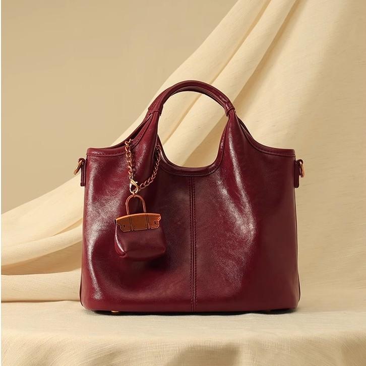 The Red Bag Exudes A Sense of Sophistication for Women. The Shiny Leather Underarm Bag Is Suitable for Daily Use As A Crossbody Wedding Bag