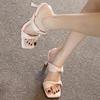 Högklackade skor Ny stil Skor Fyrkantig tå Skor Smala klackar Enremssandaler Mångsidiga tofflor