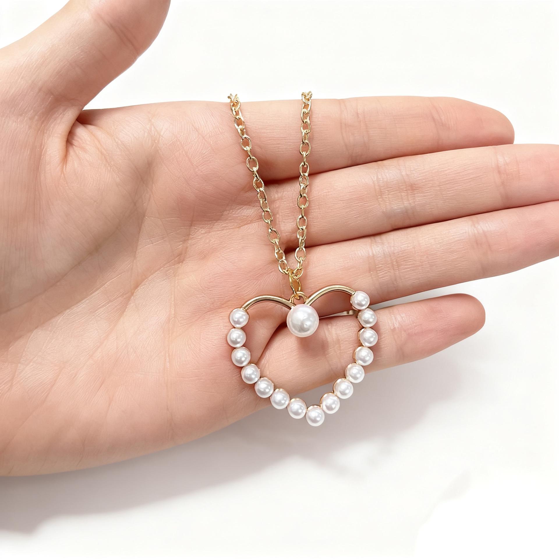 Retro Heart & Pearl Layered Necklace for Women - Fashionable Clavicle & Sweater Chain