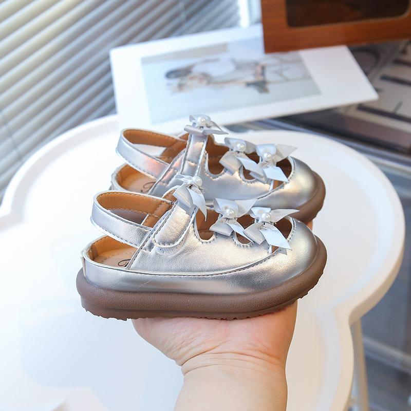 

Girls baby small leather sandals spring and summer bag head half sandals two-color bow princess shoes versatile fashion new 25