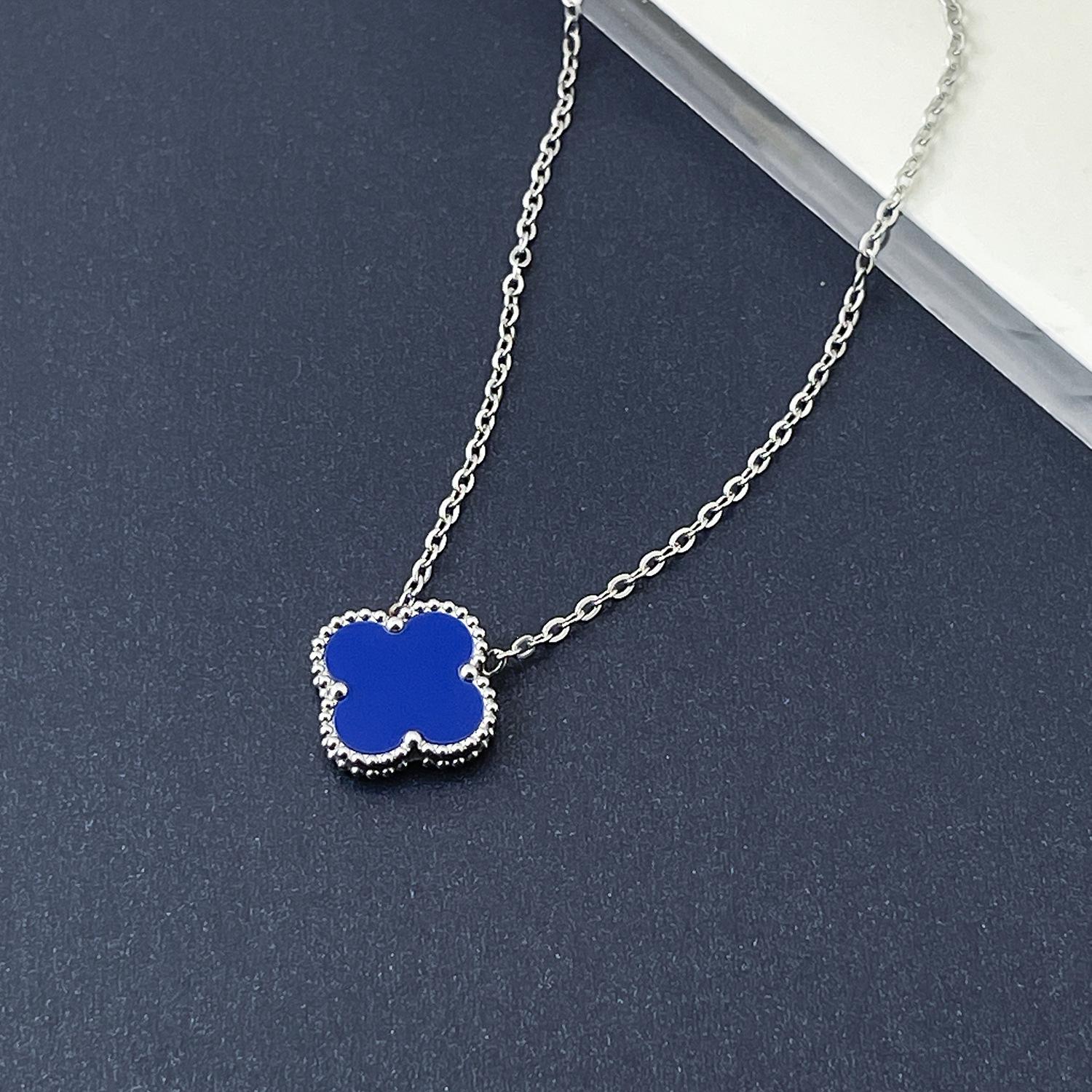 

Женское простое ожерелье из титановой стали с двухсторонним кулоном в виде четырехлистного клевера, 15 мм, цепочка-колье из титановой стали, украшение от интернет-звезды