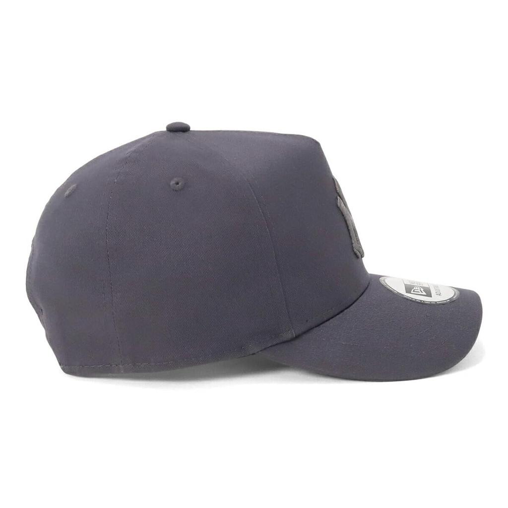 New Era 9FORTY Cap in NY Dark Graphite Free Tonal Exclusive to and Snapback Deep BB Cap with UV Protection for Trendy Functional Hat D-Frame