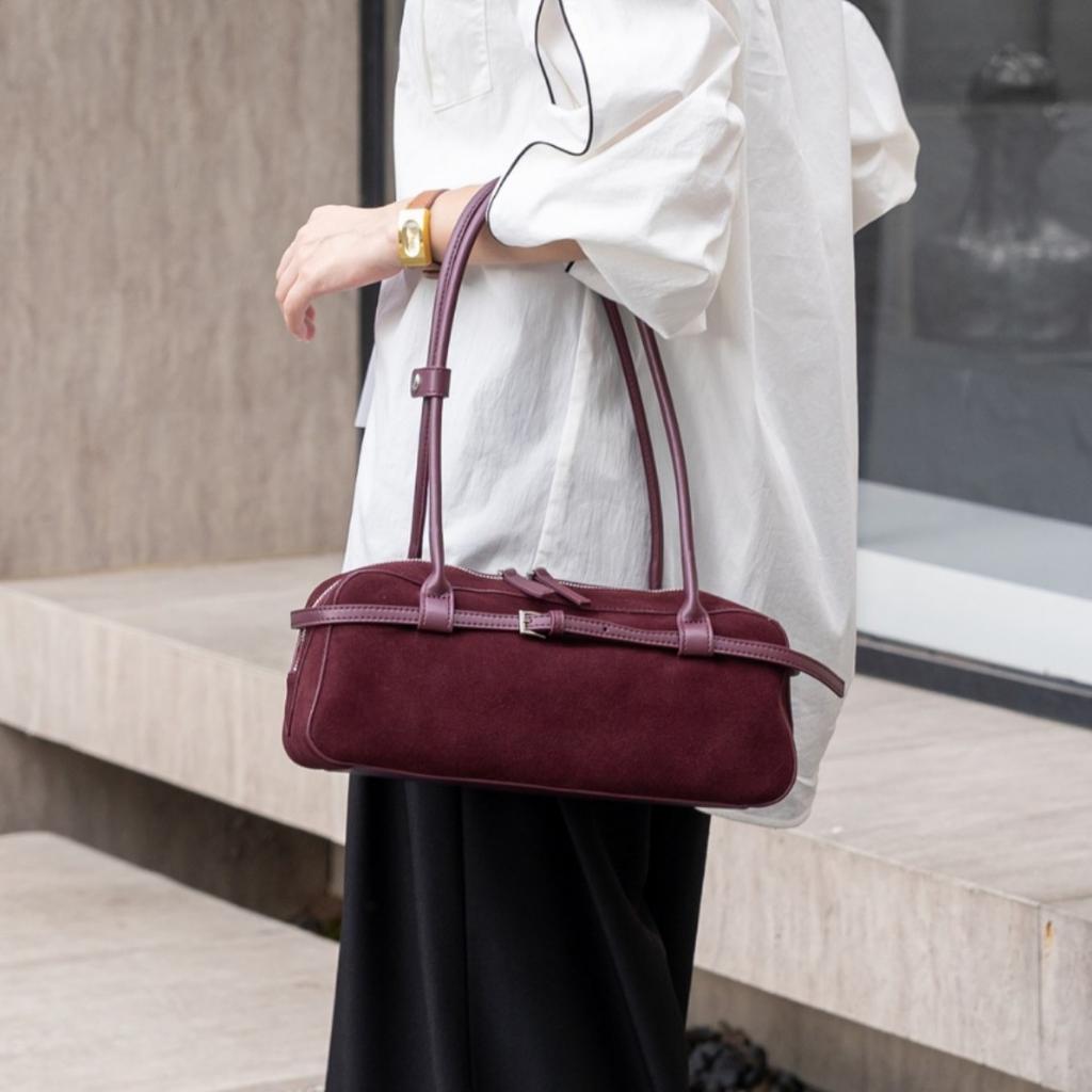 A Niche Retro Bowling Bag for Women, a New Autumn Matte Underarm Bag, a Versatile Baguette Bag, and a Shoulder Bag