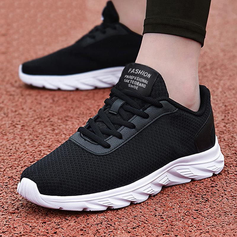 Herrenschuhe Sommer neue Laufschuhe atmungsaktives Mesh Reiseschuhe Herren Freizeitschuhe große Größe Sportschuhe Herren