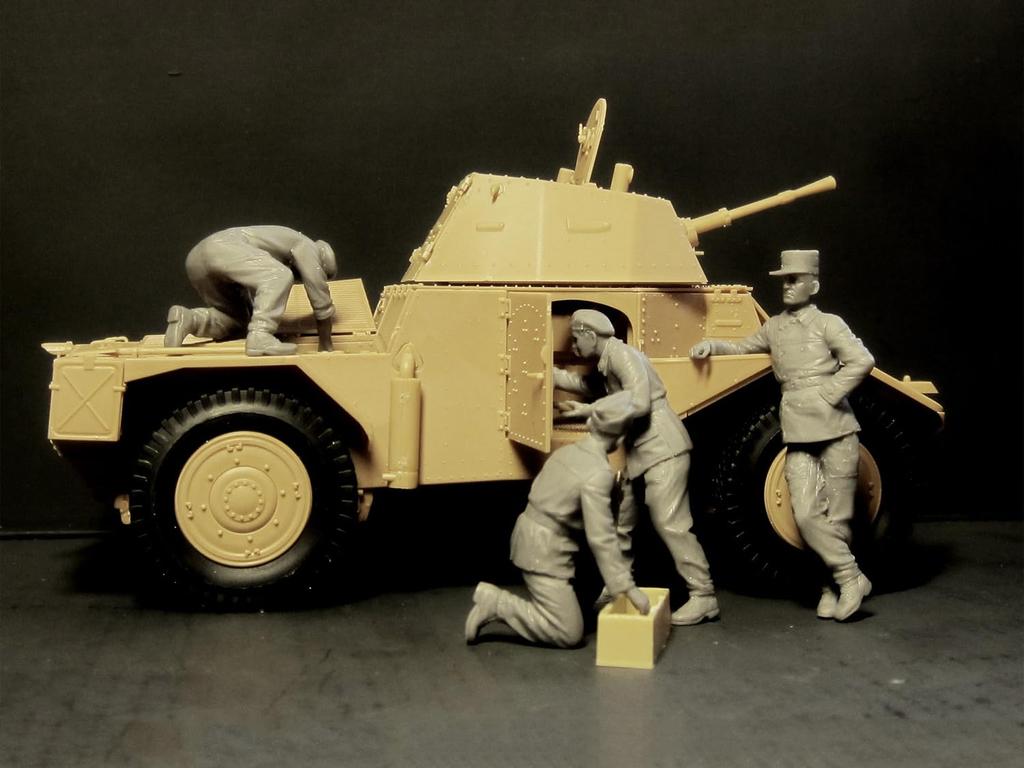 ICM 1/35 French Armored Car Crew (1940) 35615 Plastic Model