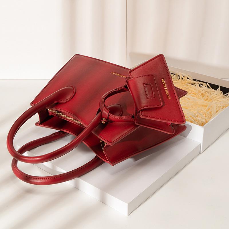 The Red Bride's Hand-held Wedding Bag, A High-end Bag, and A Women's Crossbody Bag for Commuting