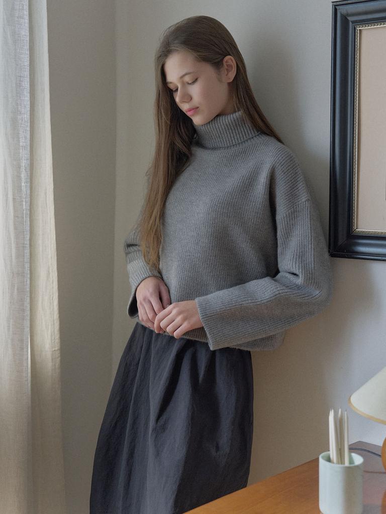AVANT-G Turtleneck Crop Knit Pullover - Gray