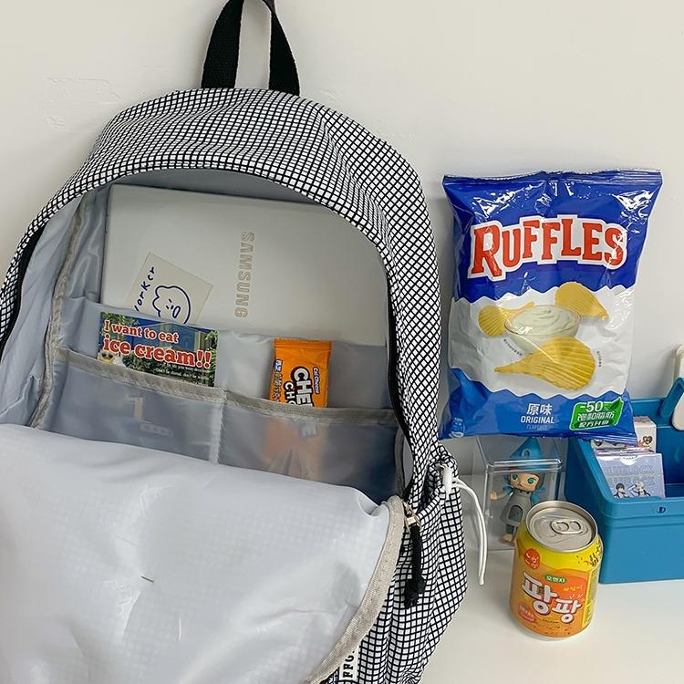 Schoolbag Japanese ins new middle school student schoolbag for women, high value, fresh and full of stars, junior high school students lightweight