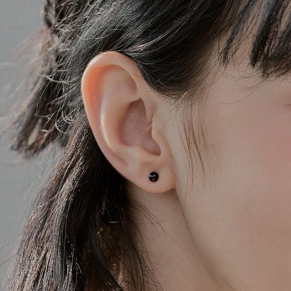 [Hei][Worn by Suzy, Han So-hee, Park Se-wan, Shin Hyun-ji, Lee Hyun-yi, and Taeyeon] Onyx Ball Earring