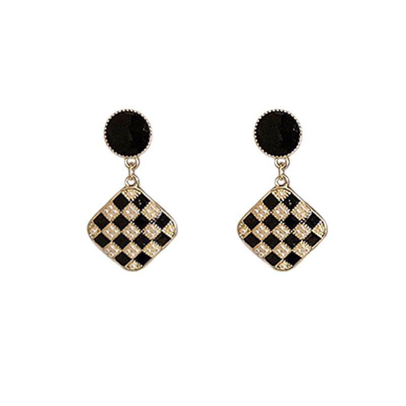 2025 Spring/Summer Black & White Checkered Pearl Stud Earrings - Women's Chic & Cool Fashion Jewelry