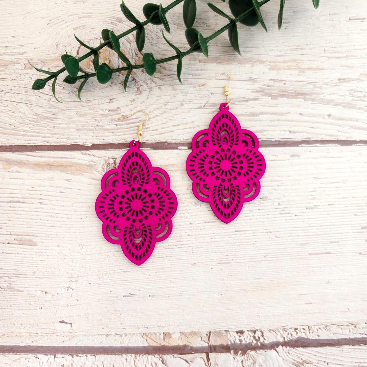 

New Vintage Ethnic Style Long Wooden Earrings with Carved Patterns рожевий червоний колір