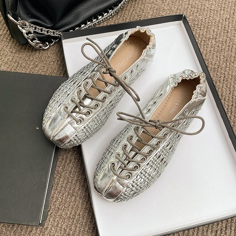 

New Versatile Round Toe Lace-Up Single Shoes Women s 2026 New Retro Round Toe Flat Cross Lace-Up Shoes 40 срібний