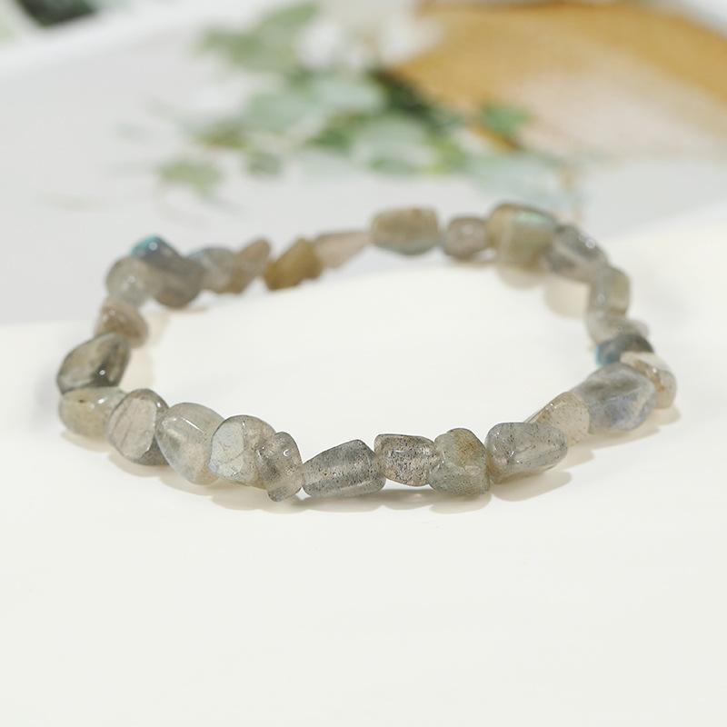 

Браслет из натурального кристалла, необработанного камня, зеленый клубничный кристалл, пудра аметиста, одинарный ряд, галька, браслет неправильной формы, женские простые аксессуары
