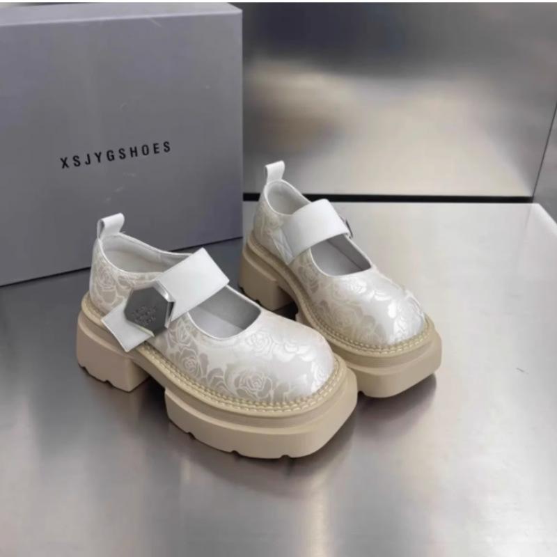 

Comemore Chinese Thick Bottomed Loafers Female 2024 Spring New Embroidered Leather Shoes Round Head Shallow Mouth Women s Shoes 35 бежевый