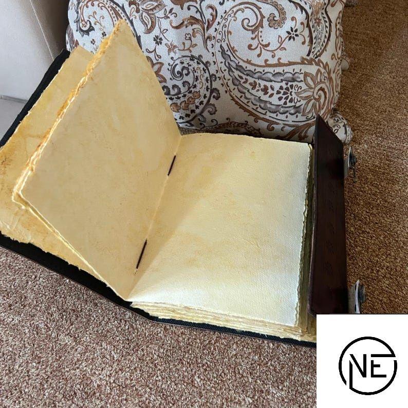 Ručně vyráběný kožený deník s vlastním gravírováním, 400 stran vintage papíru, velký kožený deník, čarodějnický deník pro skicování a psaní, Kniha stínů
