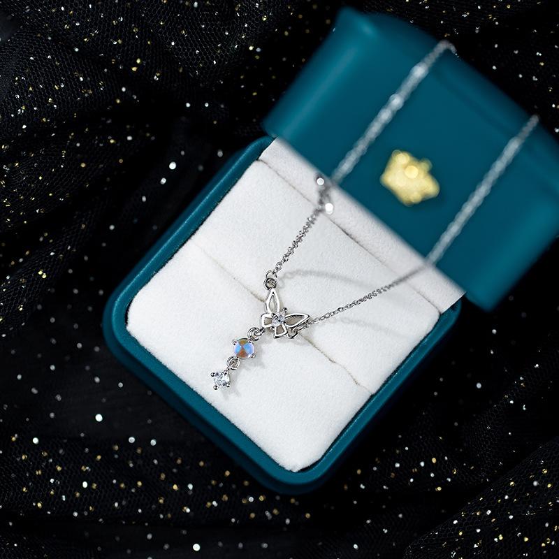 Temperamentvolle, glasierte, hohle Schmetterlingshalskette für Damen, leichtes Luxus-Nischendesign, Fransen-Zirkon-Anhänger, Schlüsselbeinkette aus Edelstahl