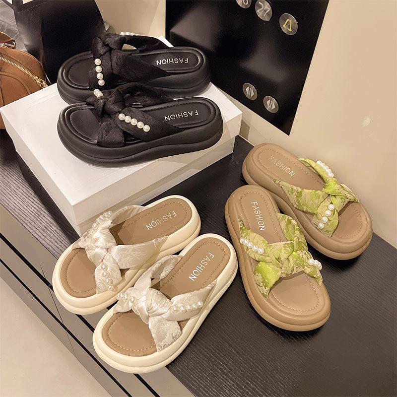 Pearl Korean version cool slippers women's 2025 summer new thick-soled crossed fashion slippers outer commuter slippers