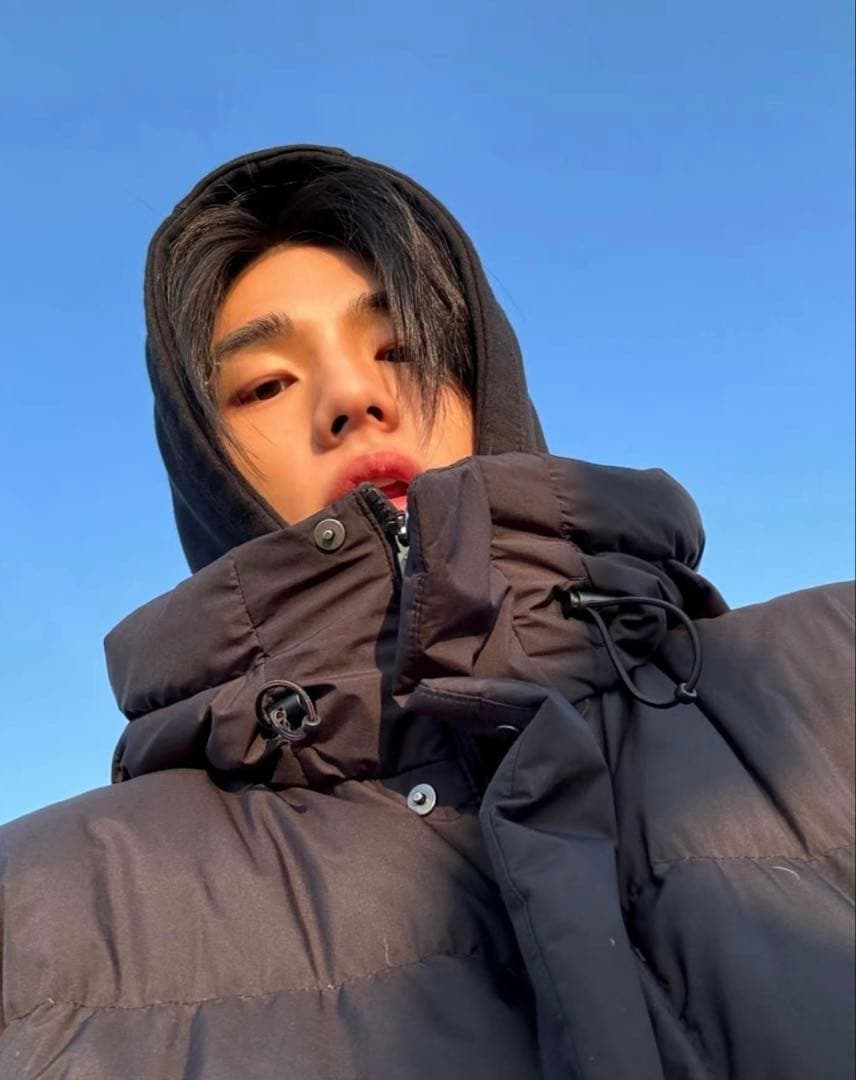 

[Б/У] Свитшот, который носил Хёнджин из Stray Kids, доступен только сегодня