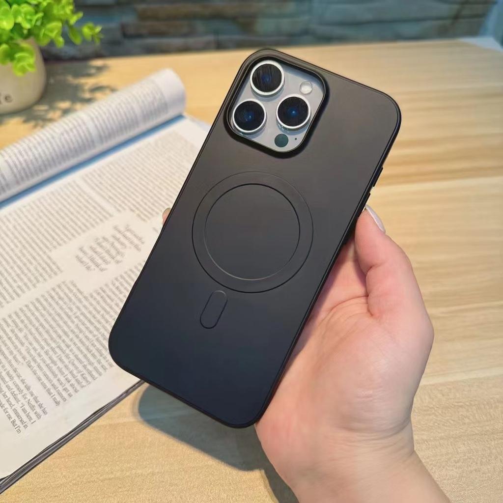 Applicable iPhone18promax Anti-liquid Silicone External Magnetic Mobile Phone Case Apple 17PRO Rubik's Cube Liquid Case