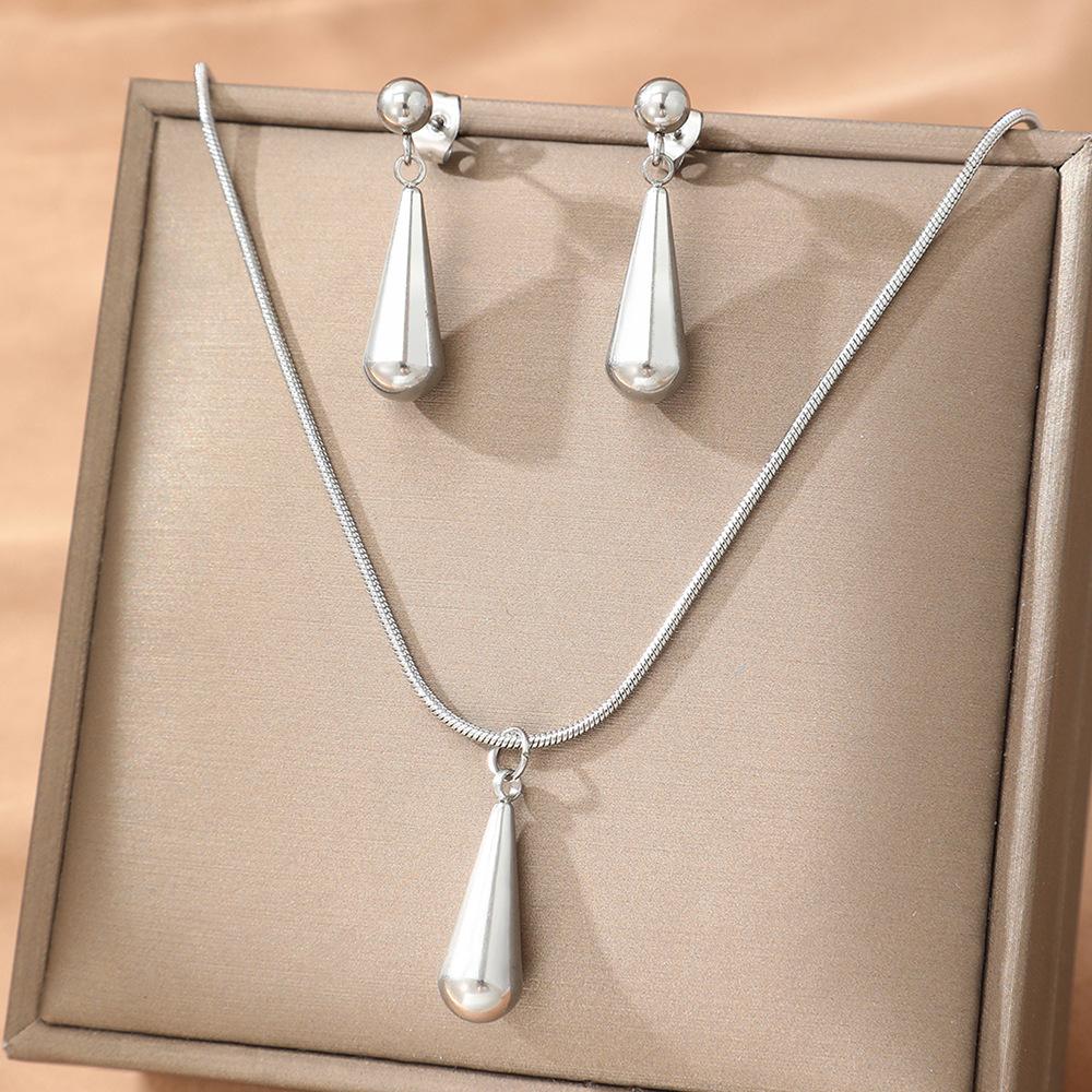 

Simple Waterdrop Collarbone Necklace for Women Versatile Chic Friendship Gift Fade Resistant