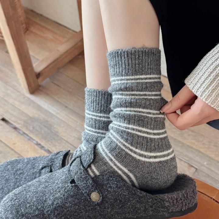Ladies Autumn and Winter Thickened Plush Warm Love Embroidered Bow Striped Wool Medium Tube Pile Socks