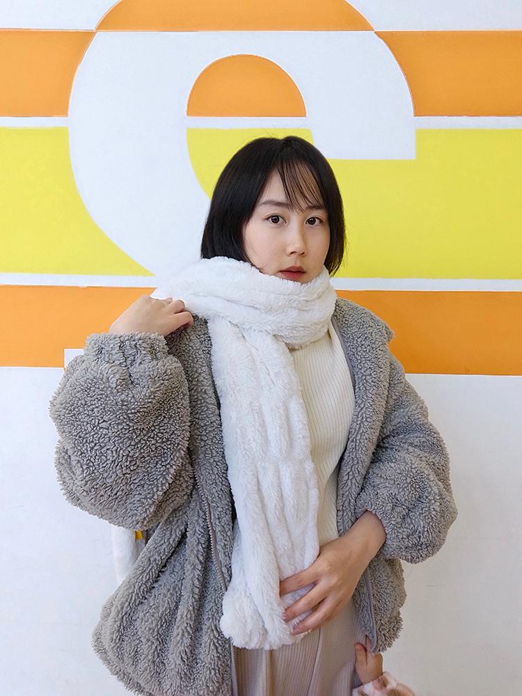 Unisex White Snood Scarf: Luxurious Imitation Rabbit Fur, Soft, Warm, and Versatile for Winter