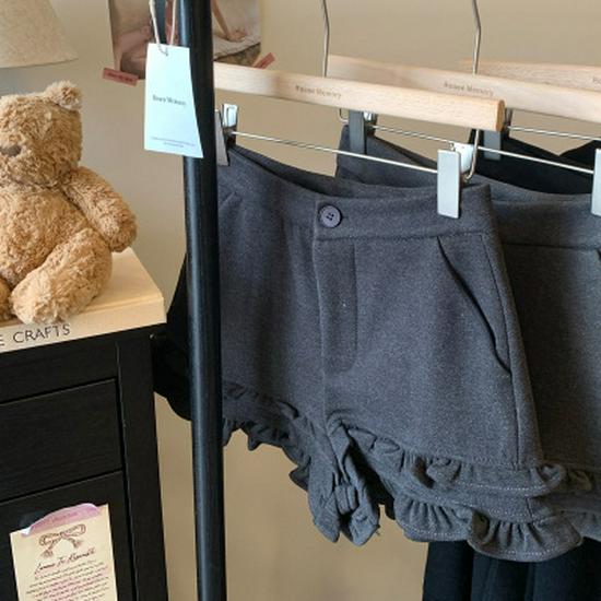 

2026 Autumn/Winter Women s High-Waisted Ruffled Woolen Shorts with Lace Trim - Elegant, Versatile, Slimming Bootcut Hem Design. XL [Recommended for 119-130 kg]