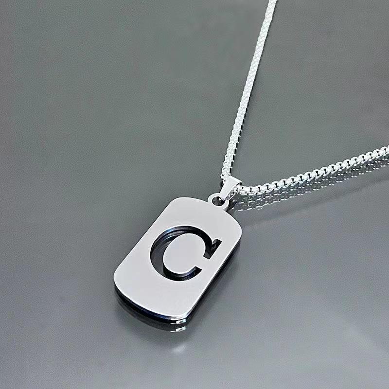 Halskette aus Titanstahl mit 26 Buchstaben: Unisex-Accessoire für Studenten und Paare – minimalistisches, trendiges Design C