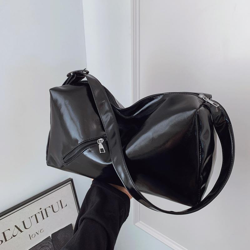 Large capacity fashion glossy handbag bag women's autumn and winter new fashion pillow bag simple shoulder oblique span bag