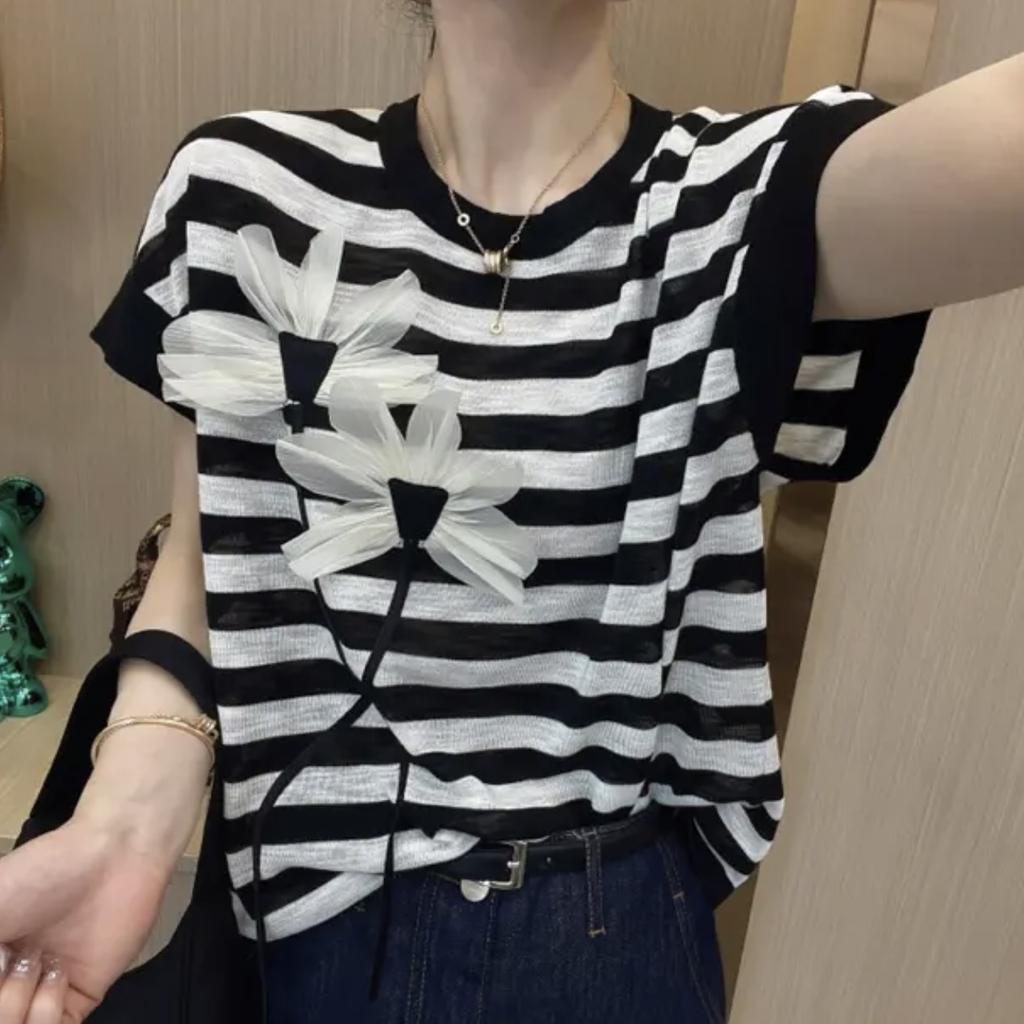 Round Neck Ice Silk Short Sleeved T-shirt with Summer Design and Three-dimensional Flower Decoration Thin Top