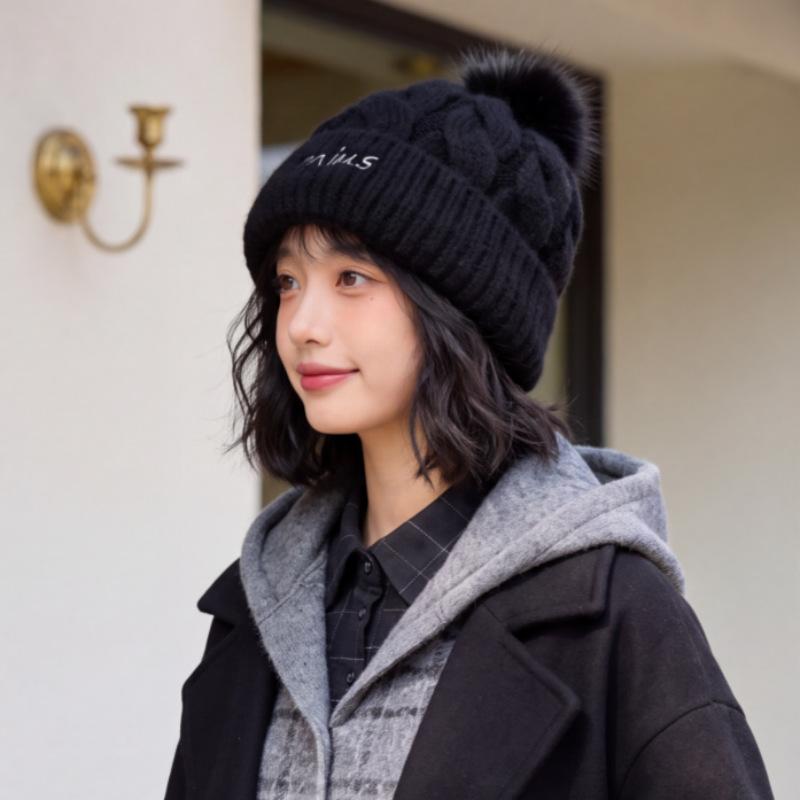 Autumn and winter hairball knitted hat women's thickened warm wool hat, small face, versatile letter embroidery cold hat