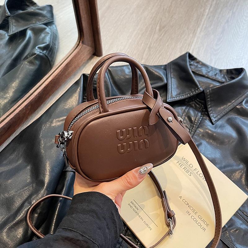 

This year s popular bag women s 2025 new messenger bag versatile summer fashion shoulder portable pillow bag