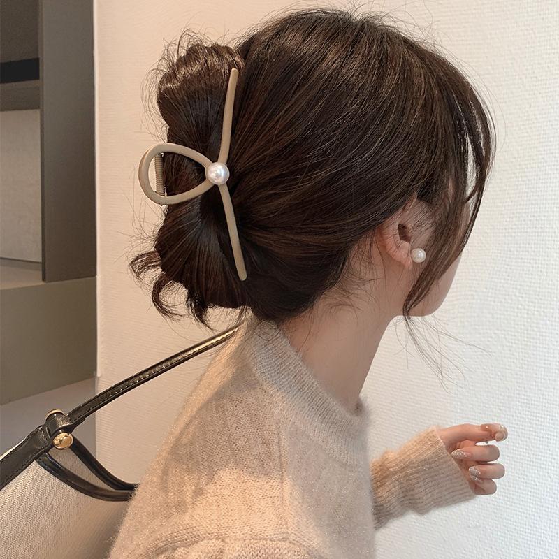 Ins Simple and Fashionable Design Large Pearl Hairpin Niche Personality Trend Disc Hair Grab Clip Temperament Hair Accessories