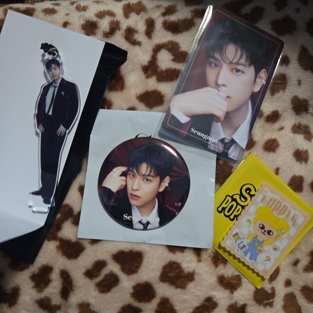 

[USED] Sukizu Seungmin Bulk Sale Acsta Card Badge 4 Pieces