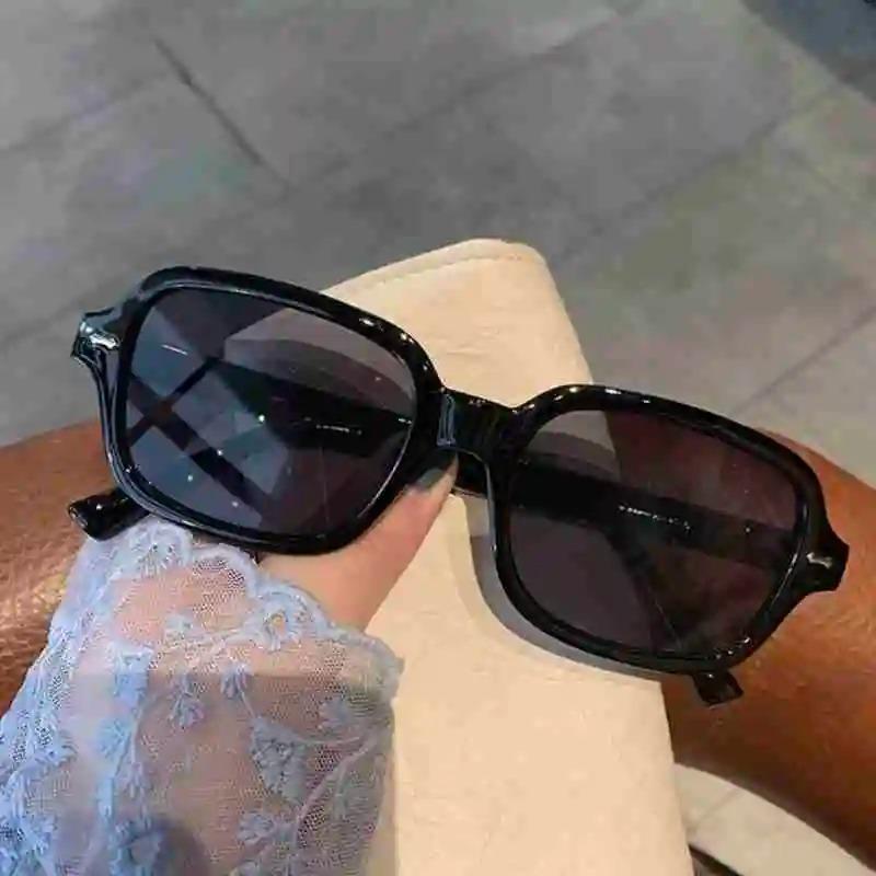

Vintage Square Sunglasses Woman Mirror Retro Rivet Yellow Sun Glasses Female Brand Designer Fashion Black Oculos De Sol 1PC