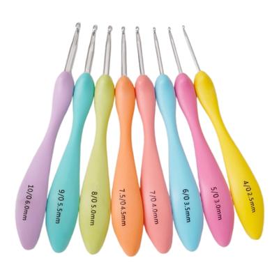 8 Pezzi Uncinetti Ergonomici per Principianti, 8 Misure Manico Lungo Uncinetti 2,5 mm-6 mm  (4/0-10/0MM)