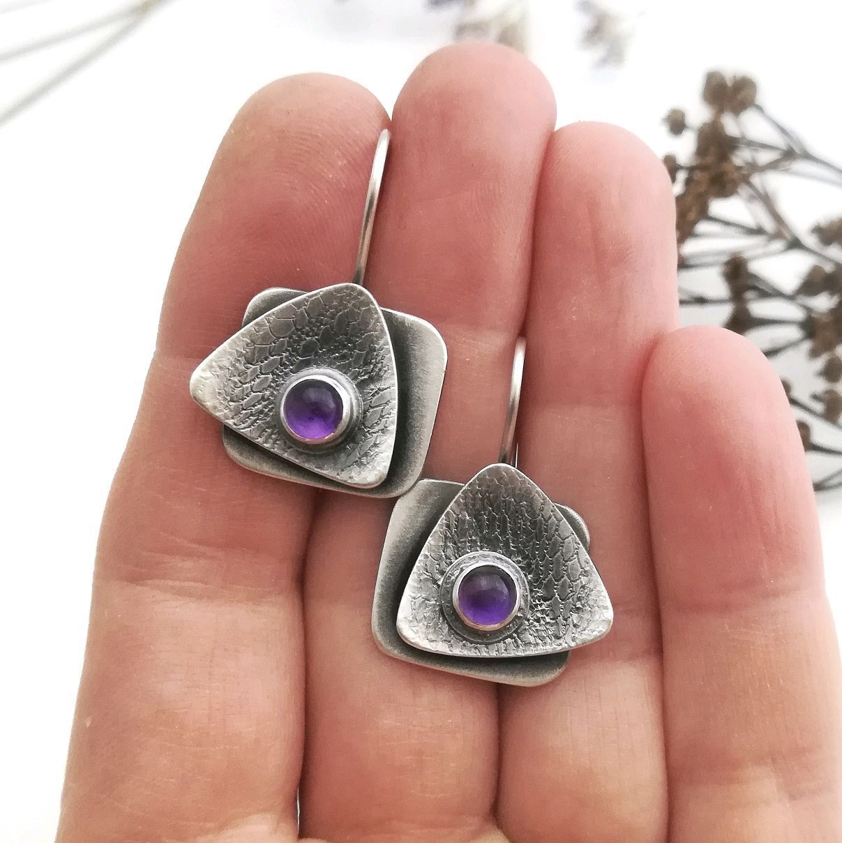 

Vintage Clip On Earrings Elegant Floral Design Lightweight Comfortable Fit Suitable for Daily Wear and Special Occasions One Size фиолетовый