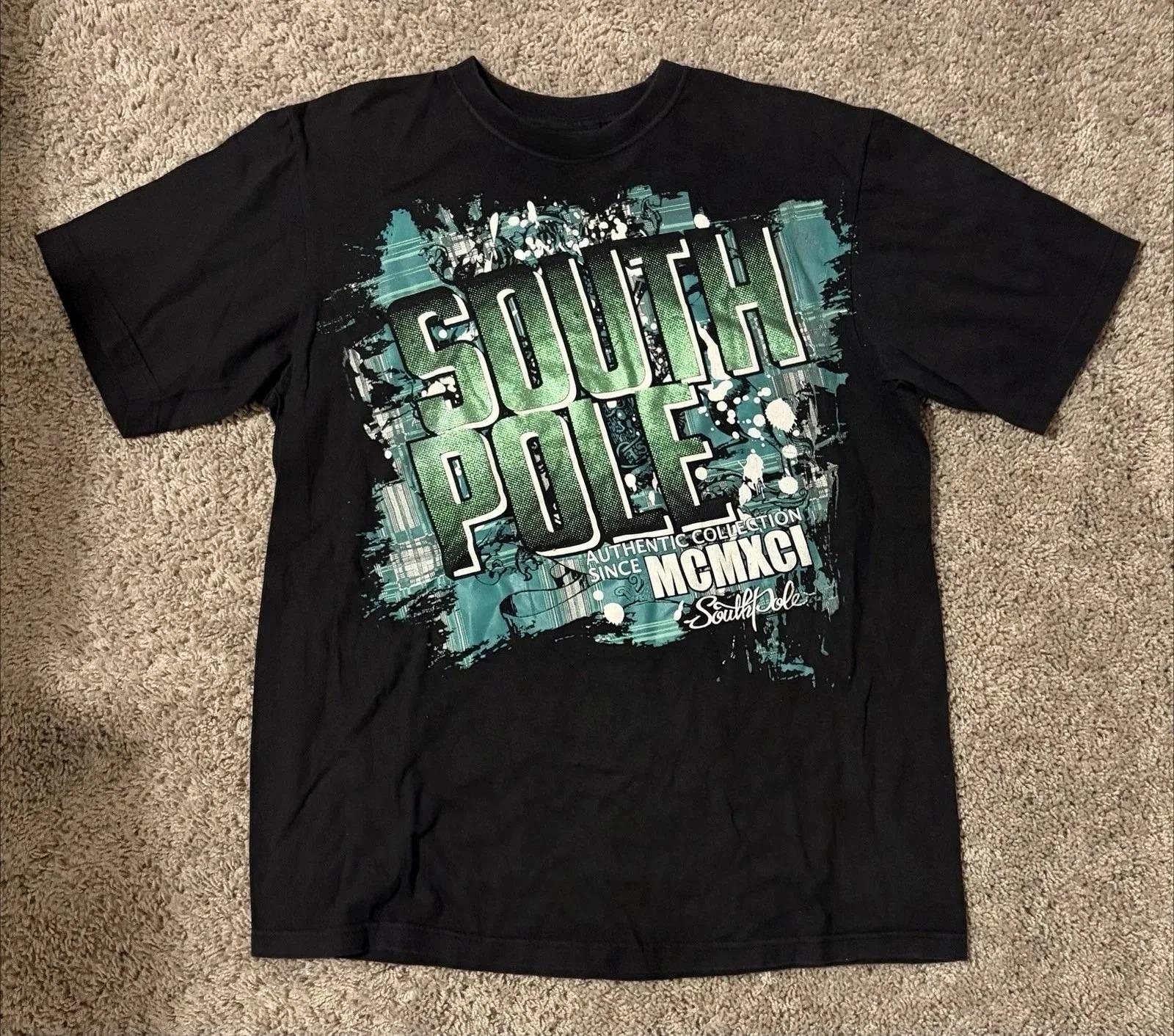 

Vintage South Pole MCMXCI Authentic Collection Graffiti Style Graphic Tee Y2K Streetwear Hip Hop Urban Fashion Top for Streetwear Enthusiasts Retro 4XL